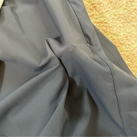 Fabletics Takeover Short Dark Blue Gray Athletic Shorts Size XL Outdoors - Picture 8 of 9